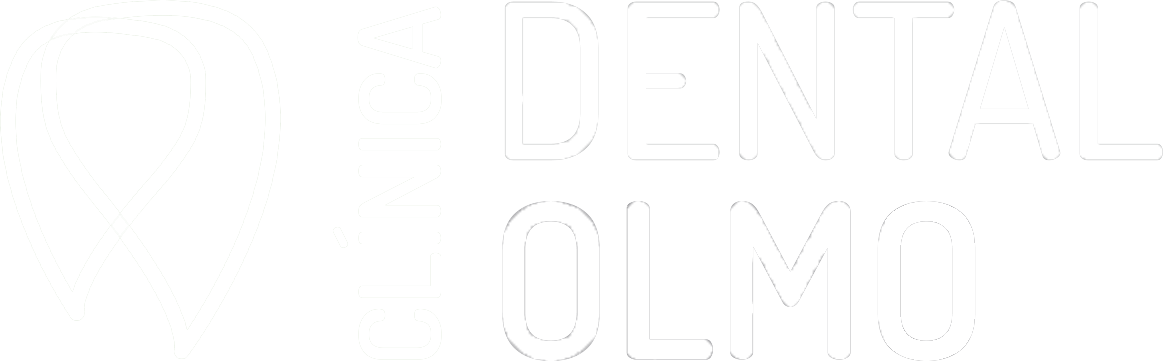 Logotipo de la Clínica Dental Olmo en color blanco